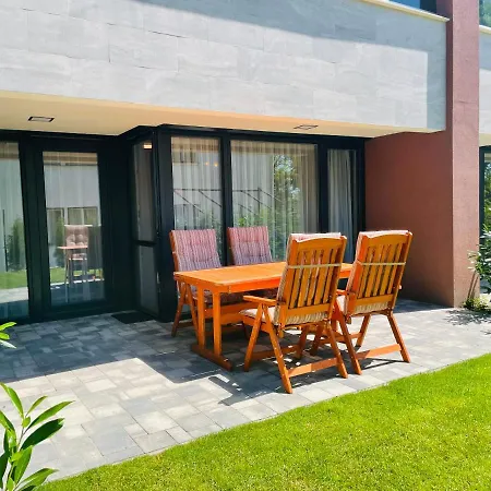 Ponton 04 - Pool, Garden Apartmán *