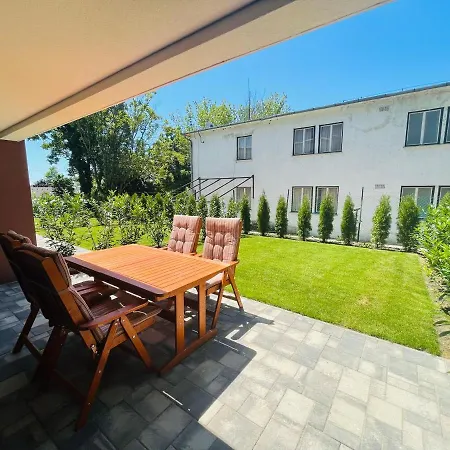 Ponton 04 - Pool, Garden Apartment *